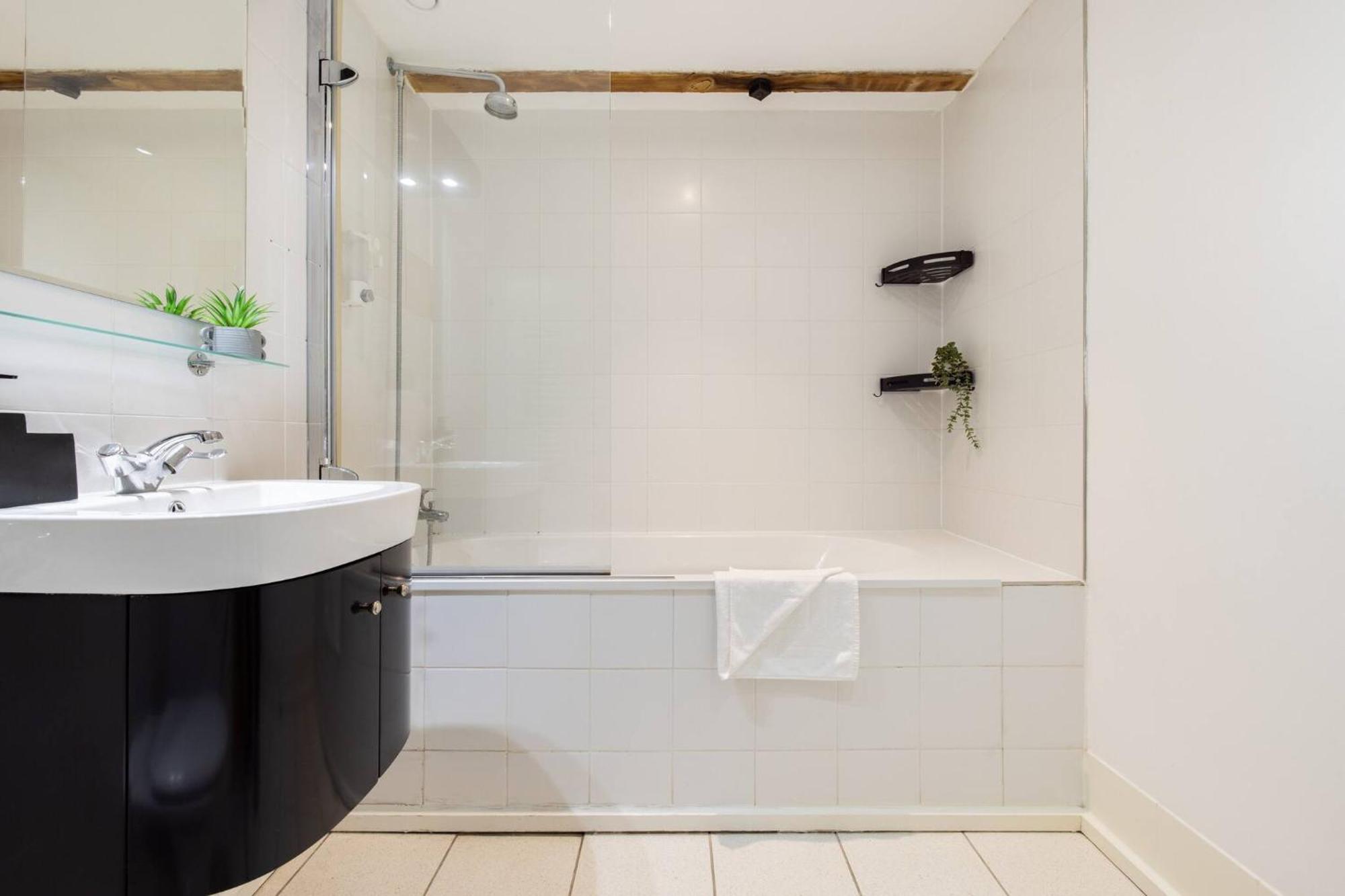 Wild Roses Serviced Apartments - Excel Warehouse 2 Londres Extérieur photo