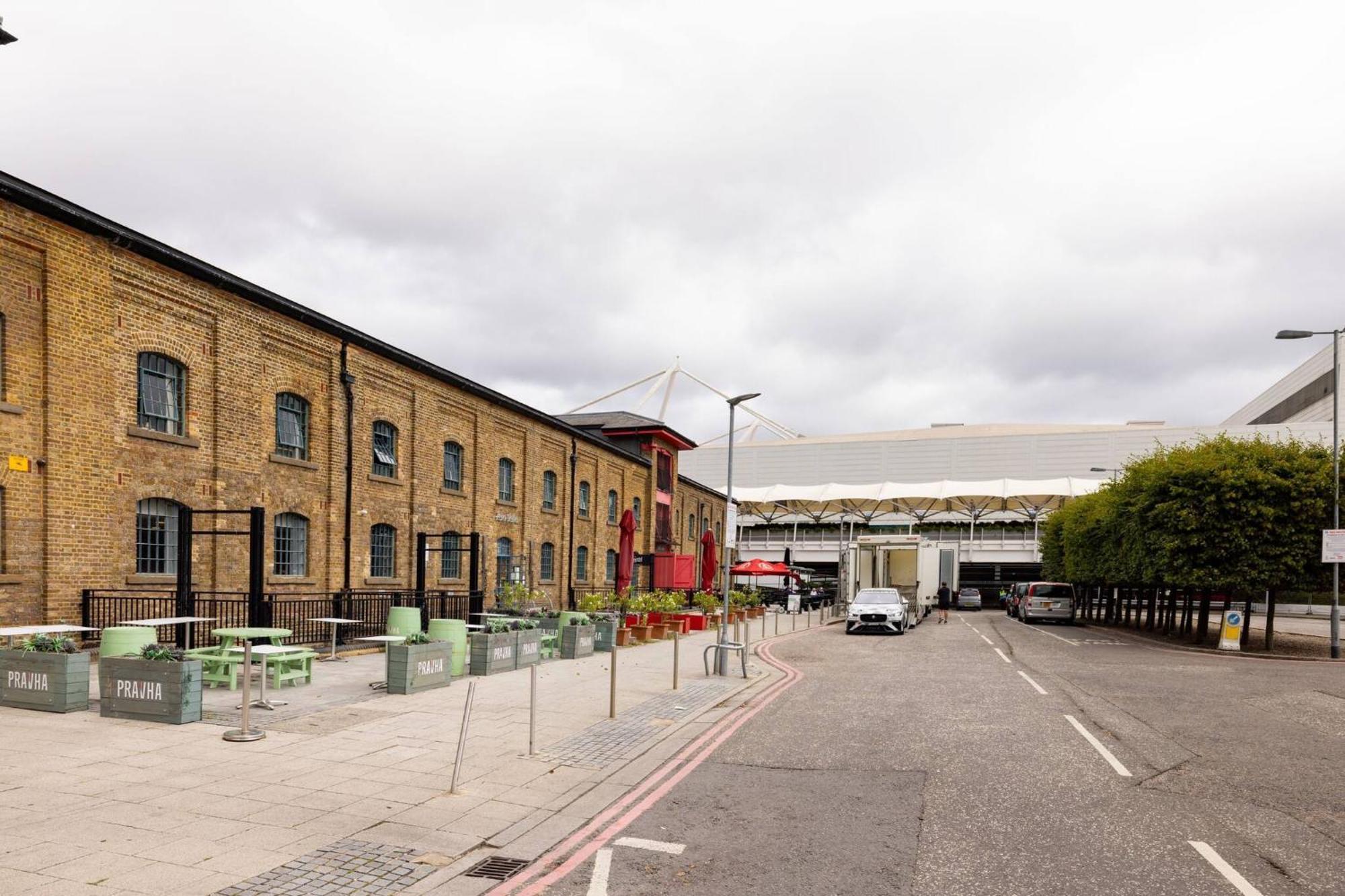 Wild Roses Serviced Apartments - Excel Warehouse 2 Londres Extérieur photo